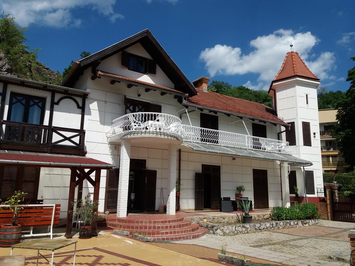 Valcsics Villa Panzio Beci Exterior foto